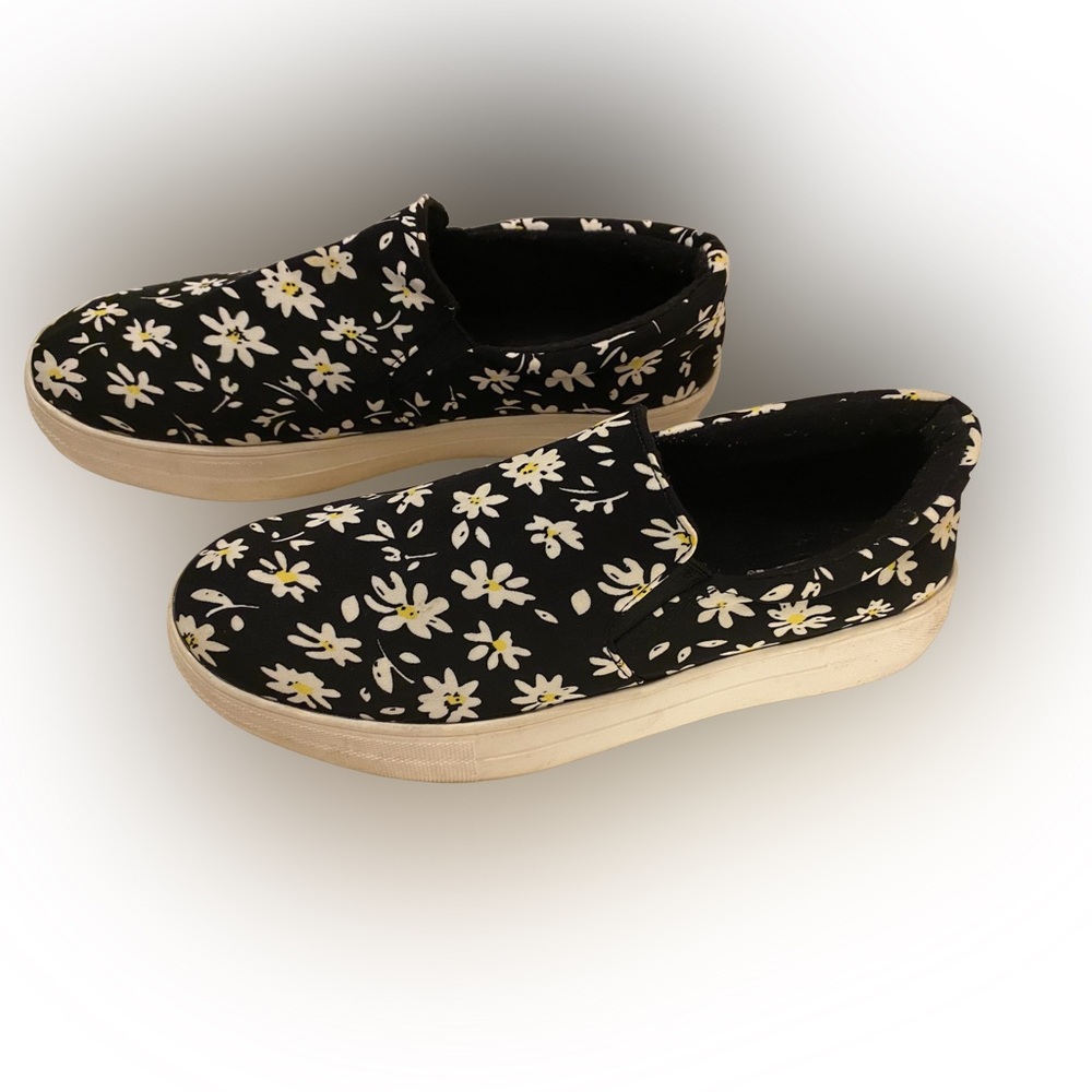SODA Sunflower Sneakers, Size 10.